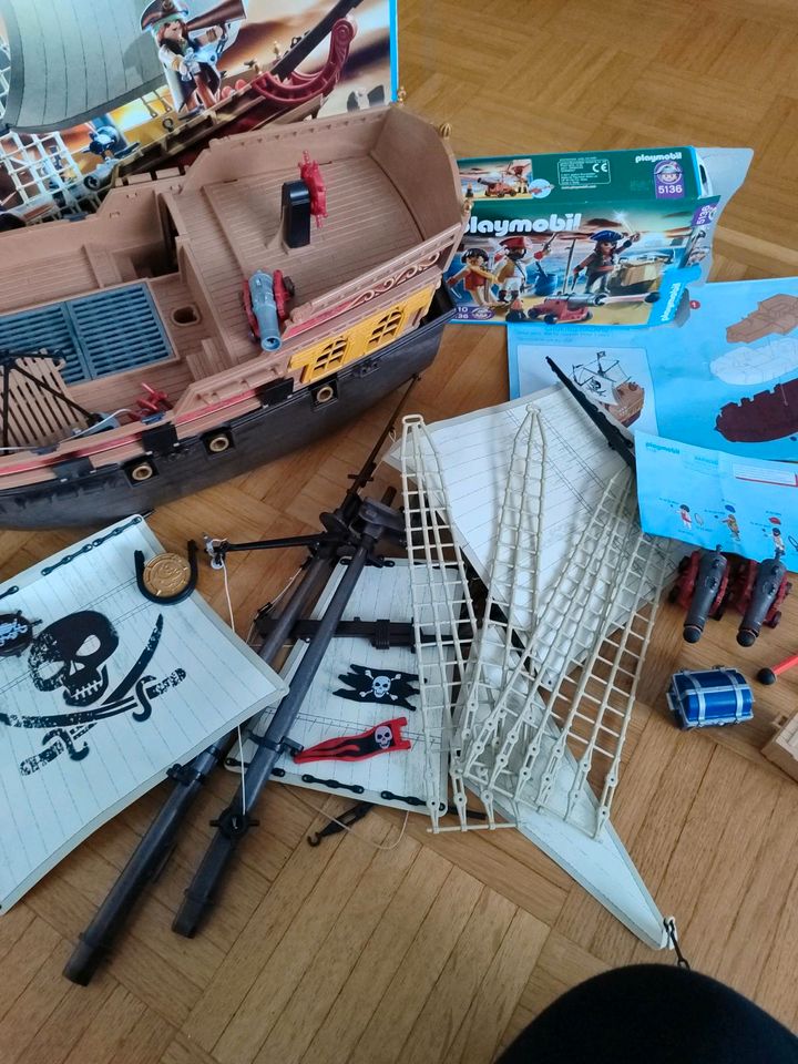 Playmobil Piratenschiff 5135 plus 5136 in Hennef (Sieg)