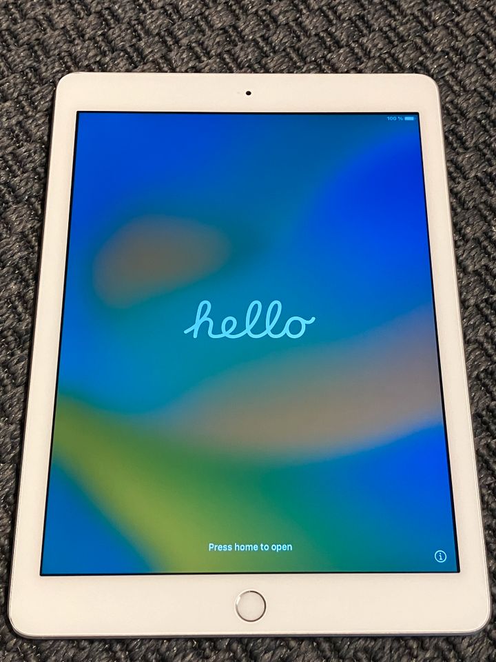 iPad Wi-Fi 32GB Model A1822, 5. Gen., silber (inkl. Versand) in Frankfurt am Main