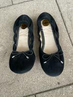 Schwarze Wildleder-Ballerinas Gr. 41 Kr. München - Aying Vorschau
