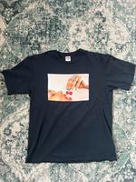 Supreme “Cherry” T-Shirt – Größe L – Klassiker Frankfurt am Main - Eckenheim Vorschau