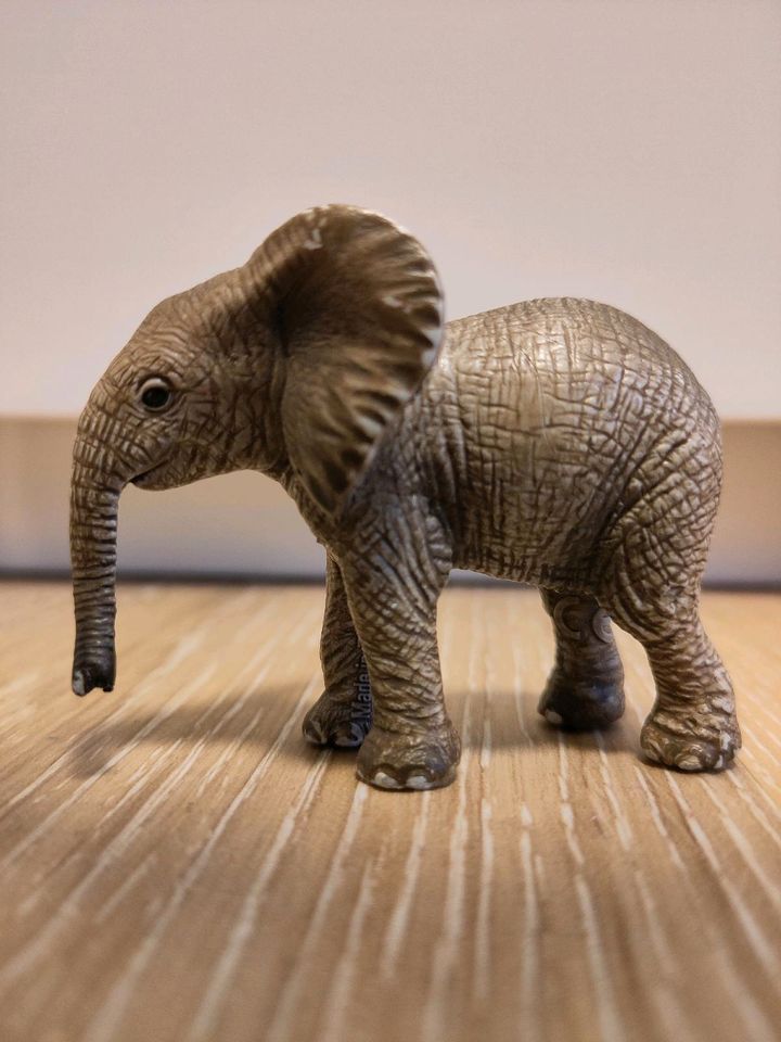 SÜß! Schleich Elefant Baby Junges Elefantenkalb Kalb Afrikanisch in Erfde