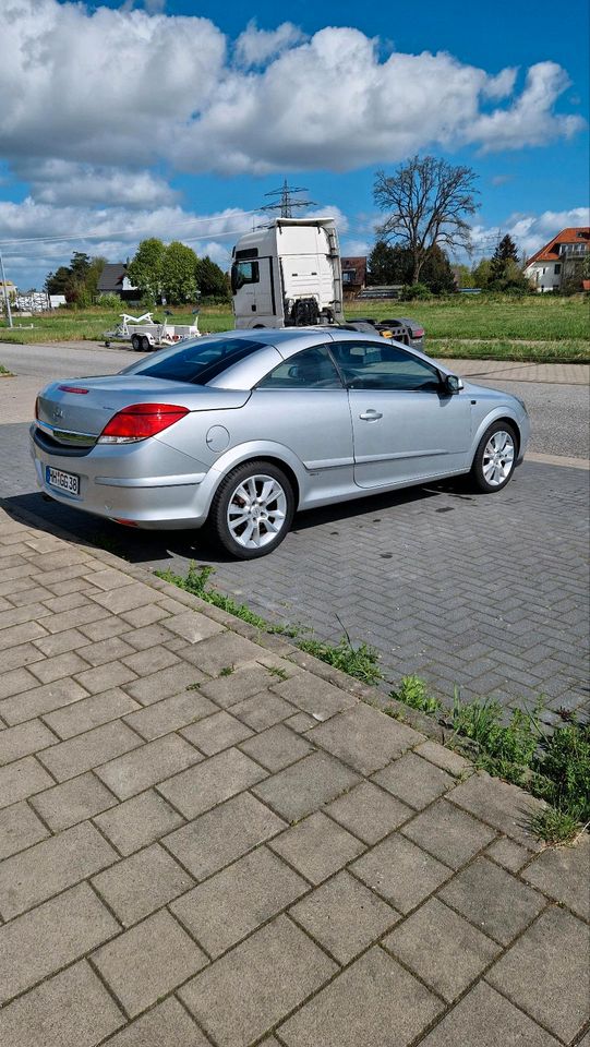 Opel Astra 1.8 Twin Top in Hamburg