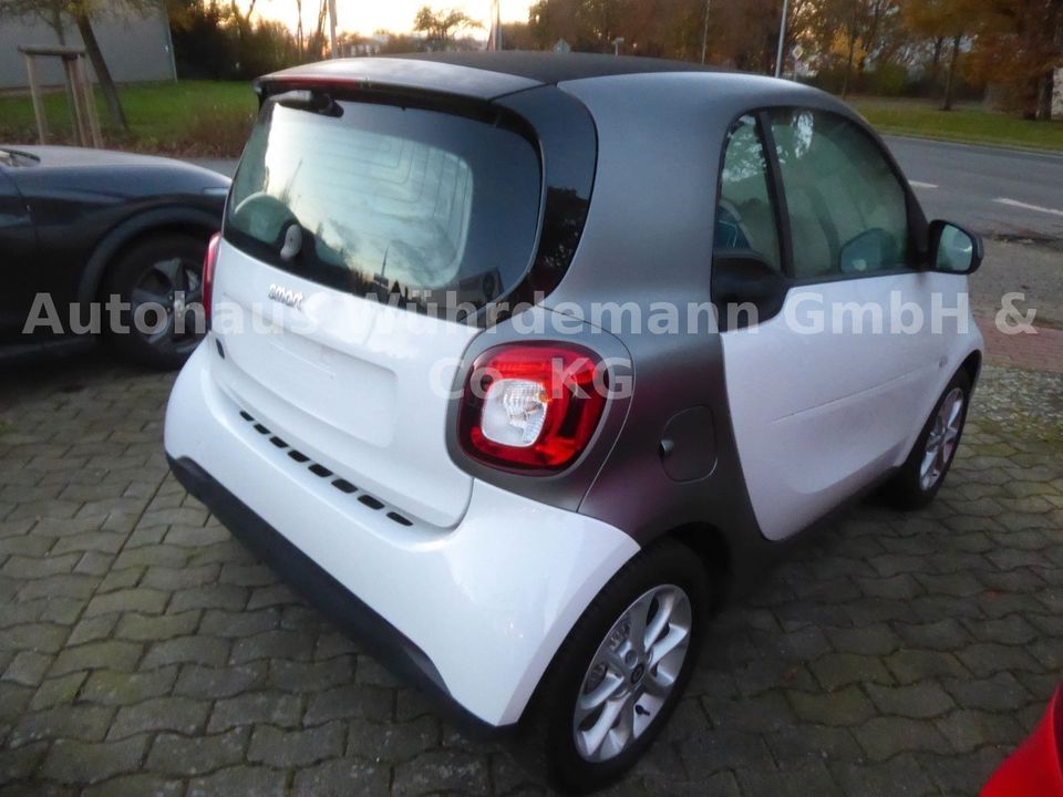 Smart fortwo coupe electric drive / EQ in Ganderkesee