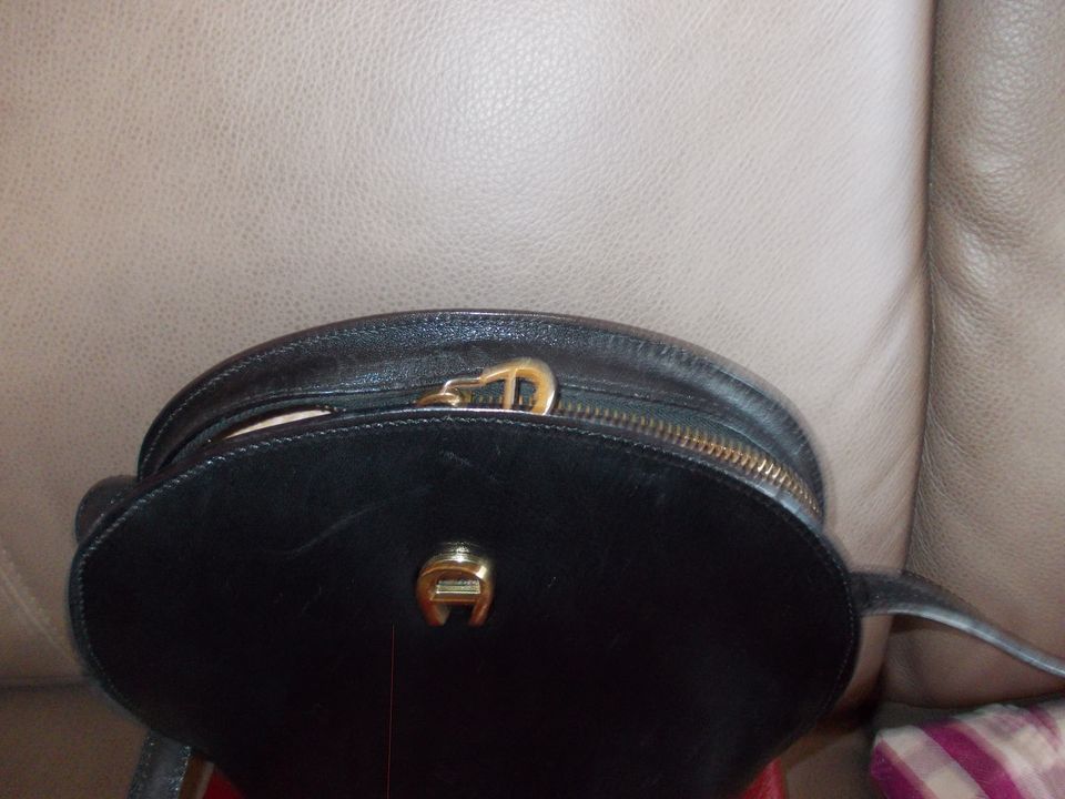 Aigner Damen Abendhandtasche schwarz Original in Hückelhoven