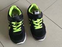 Turnschuhe Sneaker Nike Gr. 31 schwarz, sehr gepflegt Hessen - Obertshausen Vorschau