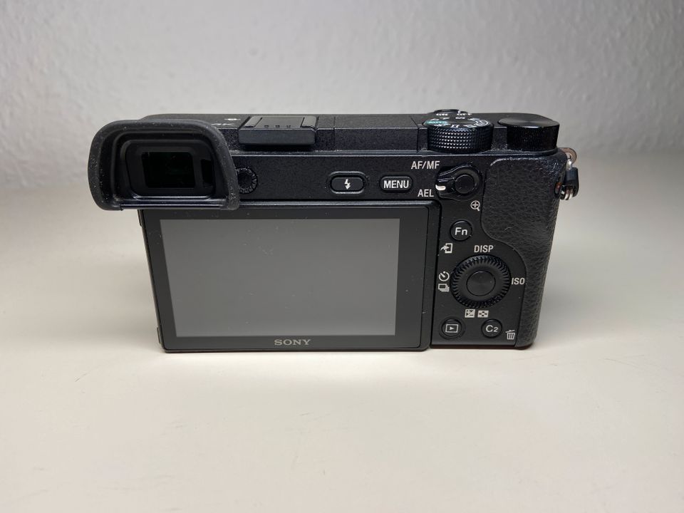 Sony alpha 6300 mit Akkus und Adapter in Bayreuth