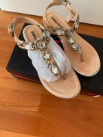 Buffalo Zehentrenner Sandalen Gold Schmucksteine 38 wie neu Düsseldorf - Eller Vorschau