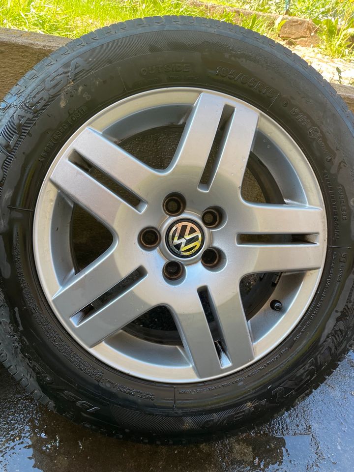 VW Passat Reifen in Spalt