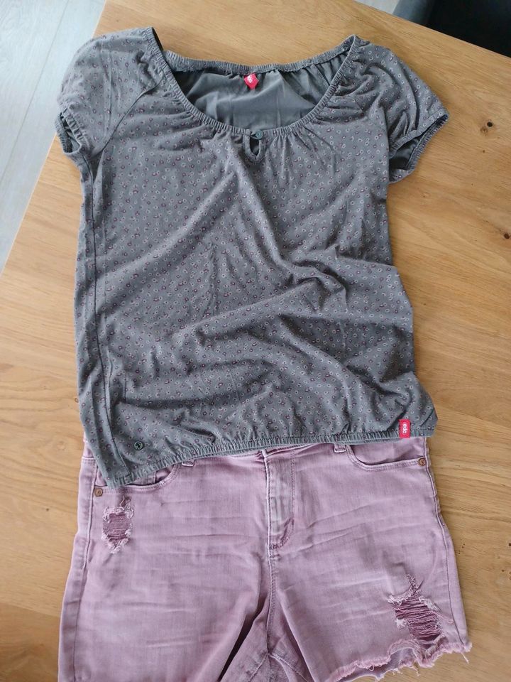 Shorts C&A Gr 42 & Esprit Shirt Gr XS in Edertal