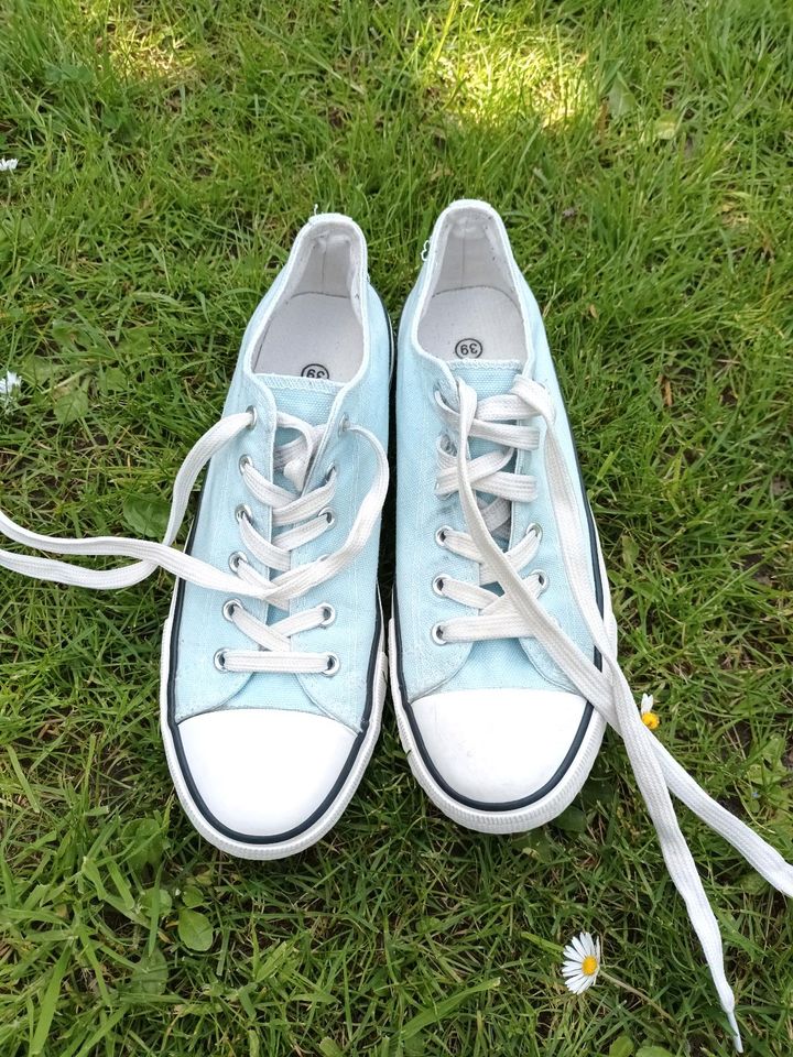 Neuw Sneaker Sportschuhe Turnschuhe hellblau wie Converse Gr 39 in Lüneburg