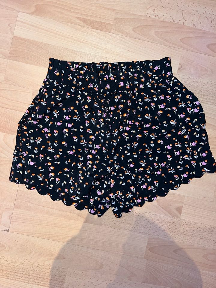 Blumen Shorts in Vallendar