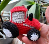 Traktor-Schlüsselanhänger-Amigurumi-Handarbeit Baden-Württemberg - Burgrieden Vorschau