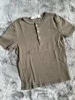 H&M T Shirt mit Knopfleiste Khaki grün ca 98 Hessen - Rimbach Vorschau