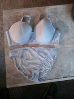 The lingerie schalen bh Größe 90D Slip Größe L Hessen - Rüsselsheim Vorschau