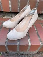 Tamaris high heels Schuhe Damen beige Größe 40 neu Pumps Stöckel Niedersachsen - Schortens Vorschau
