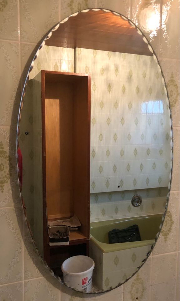 Ovale Spiegel mit Ornamentmuster am Rand in Dischingen