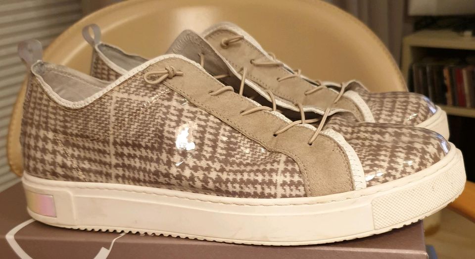 Donna Carolina Sneaker in taupe und weiß in Lünen