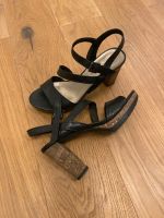 Tamaris Sandalen Absatz schwarz top Zustand Gr. 39 Hessen - Wehretal Vorschau