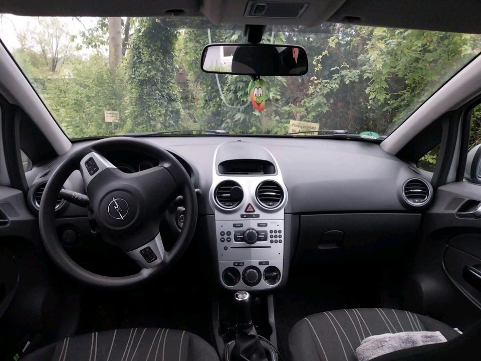 Opel Corsa D 1.4 Multifunktionslenkrad/Klima/Zentralverrieglung in München