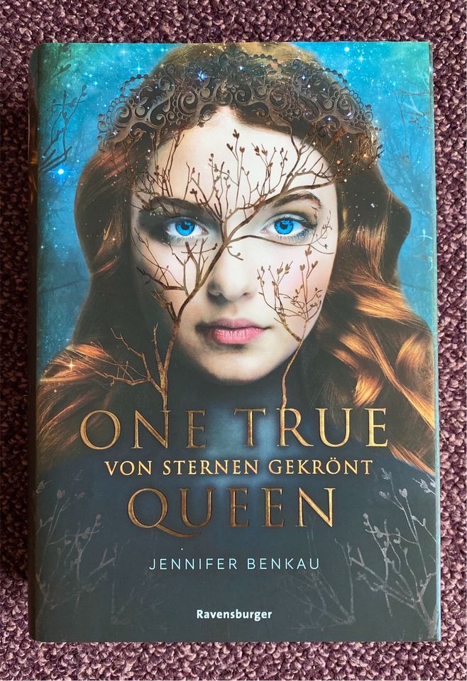 „One True Queen - Von Sternen gekrönt“ von Jennifer Benkau in Bad Harzburg