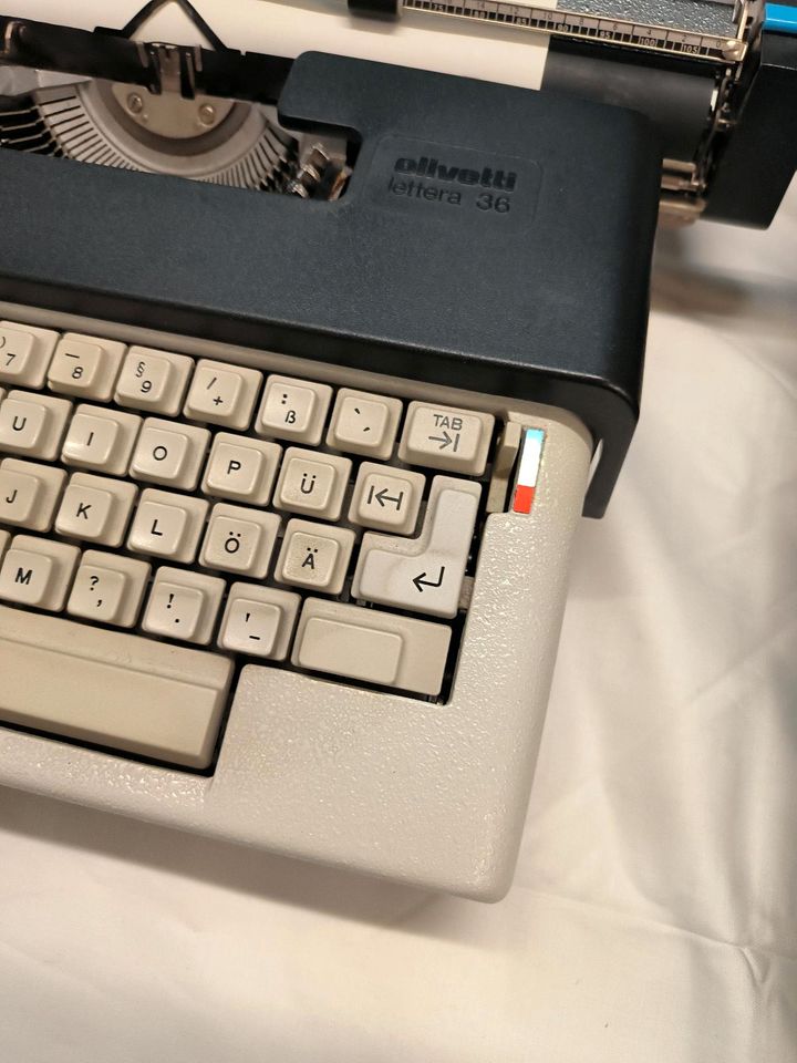 Elektrische Schreibmaschine Olivetti Lettera 36 mit Koffer /222 in Berlin