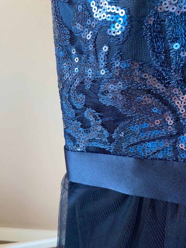 ein blaues Abendkleid in Nottuln