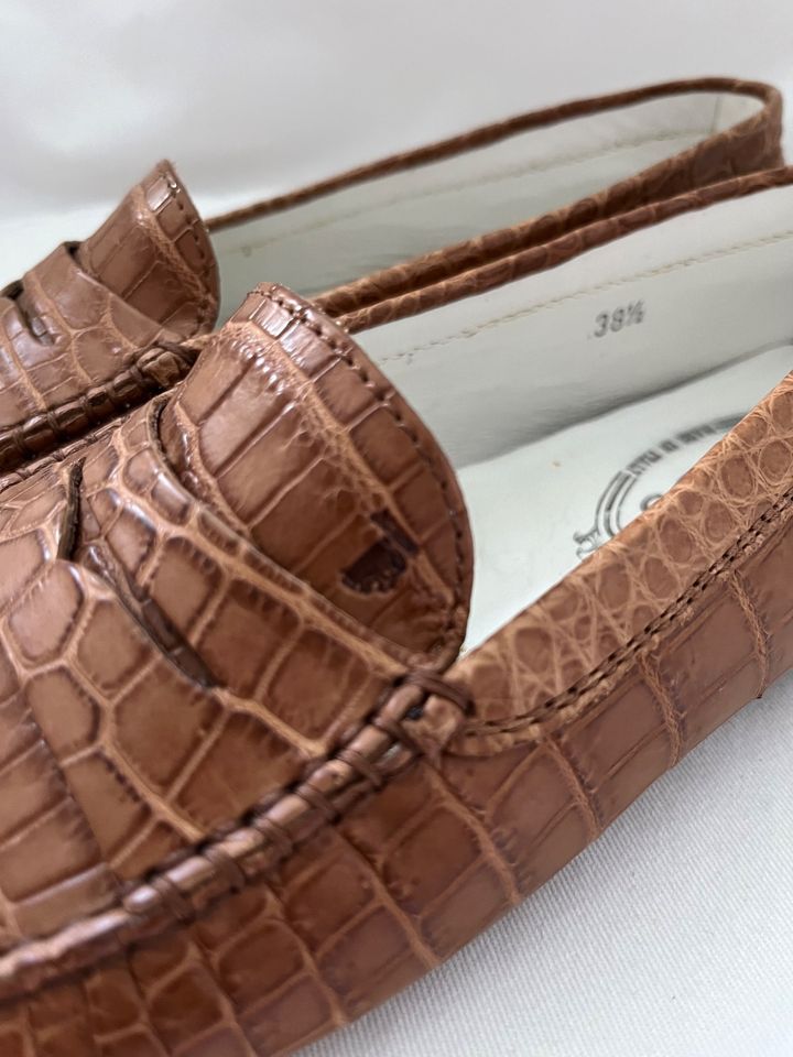 Tod's Mokassins Braun 38,5 Leder Kroko-Optik Gommino Loafer Brown in Hamburg