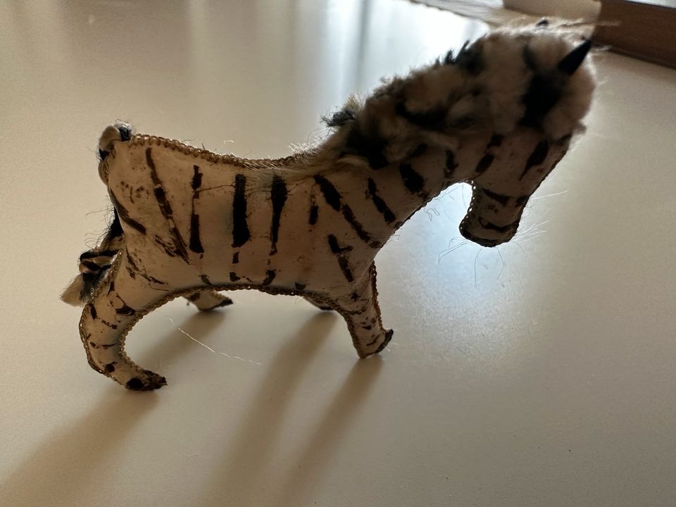 Vintage Antik Ledertier Zebra in Aschersleben