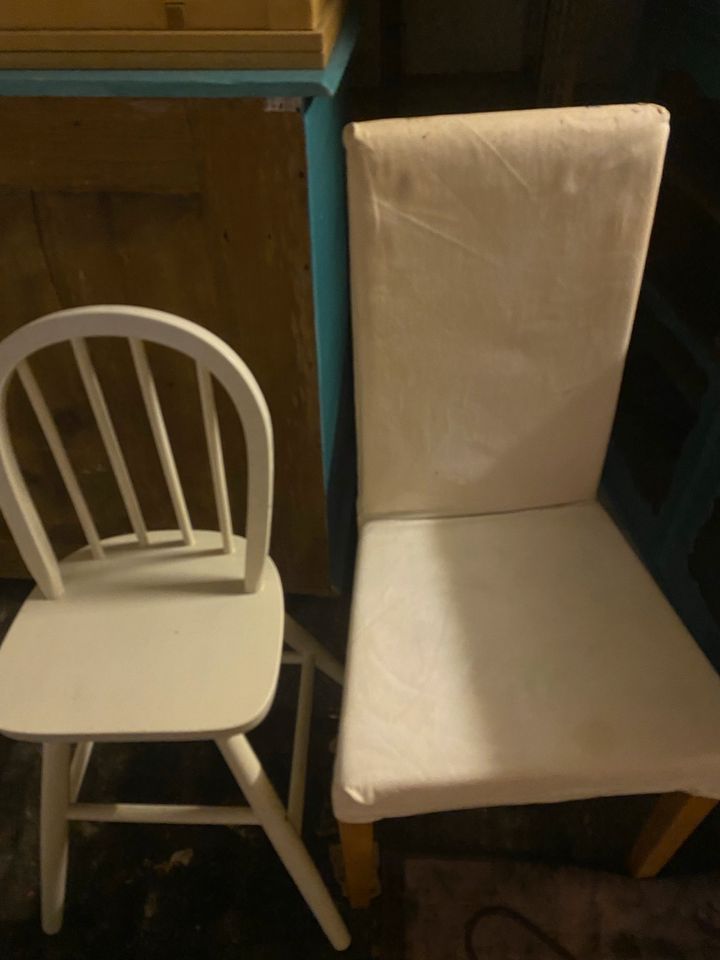 2 weiße Kinderstühle der Preis gilt für beide in Essen