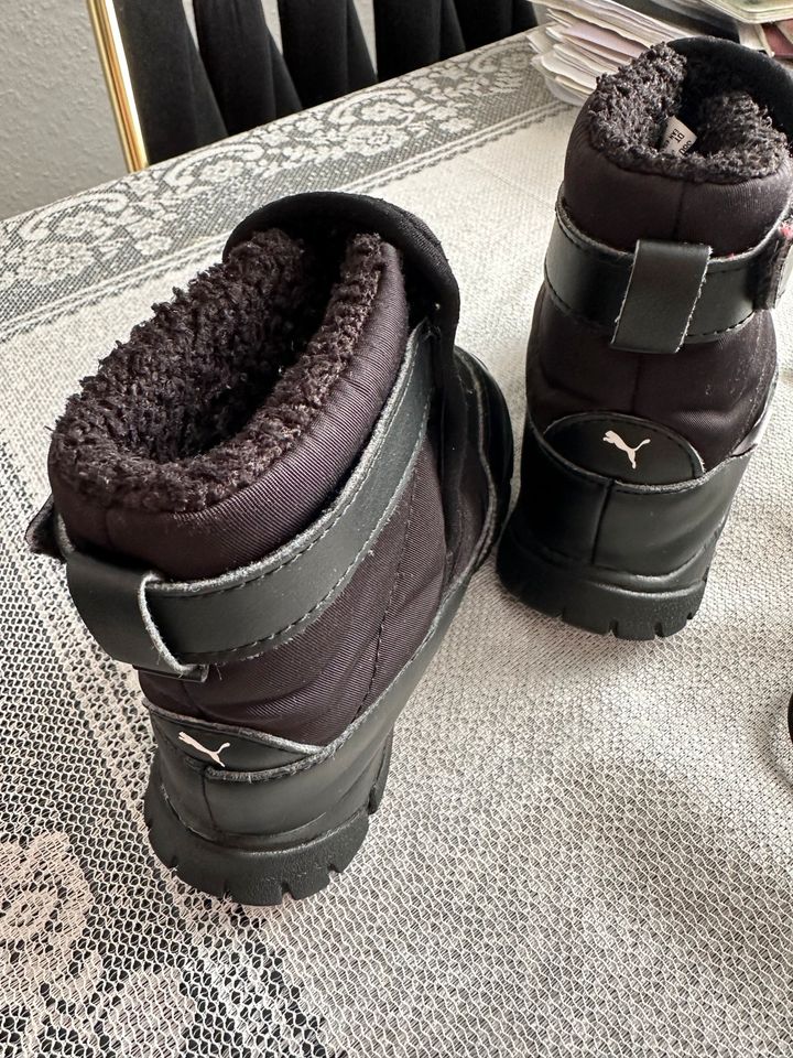 Puma Kinderstiefel 24 wie NEU in Berlin