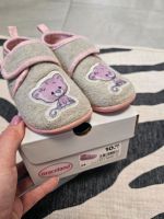 Pantoffeln Hausschuhe Kindergartenschuhe klett Gr 24 beige fliede Nordrhein-Westfalen - Brilon Vorschau