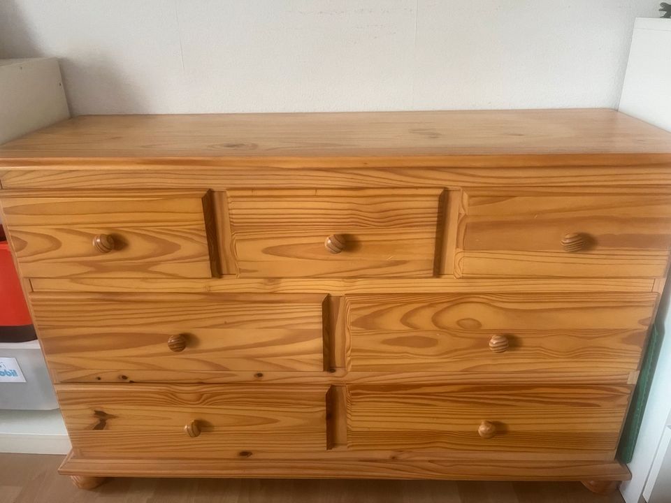 Sideboard / Schubladenschrank aus Massivholz in Kusel