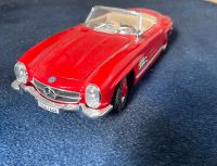 Mercedes Benz 300 SL Bburago 1:18 in rot  Cabriolet Nordrhein-Westfalen - Langerwehe Vorschau