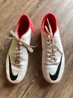 NIKE Fußballschuhe Gr. 40 weiß rot orange pink Köln - Chorweiler Vorschau