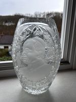 Vase aus Kristallglas mit Johannes Paul II. Nordrhein-Westfalen - Wilnsdorf Vorschau