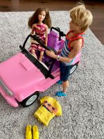 Barbie Set bestehend Jeep, 2 Barbie Puppen, Kleidung, Schuhe etc. Bayern - Pyrbaum Vorschau