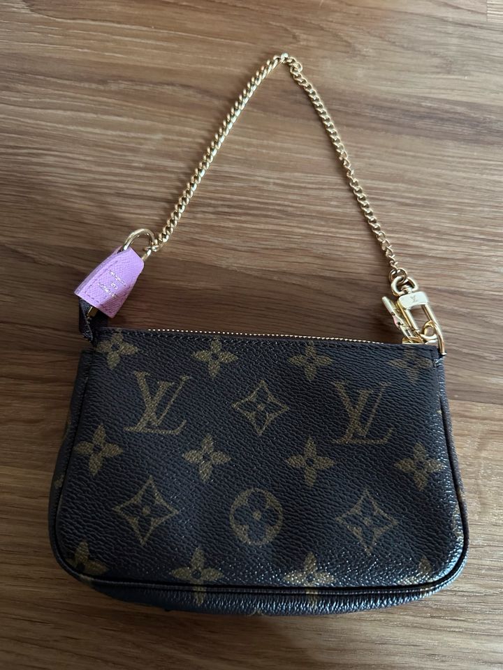 Louis Vuitton Pochette Vivienne Neu 2022 Sammlerstück in Dortmund