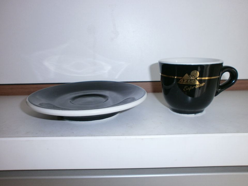 Azul Espresso Tasse mit Untertasse schwarz etwa 12 cm Durchmesser in Badbergen