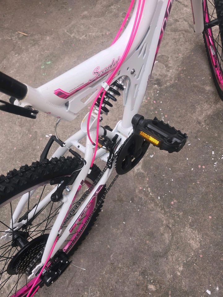 Mädchen Damen Fahrrad Pink weiß 24 Zoll neu unbenutzt in Helmstedt