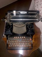 Vintage, antike Triumph Schreibmaschine Deko Nordrhein-Westfalen - Wiehl Vorschau