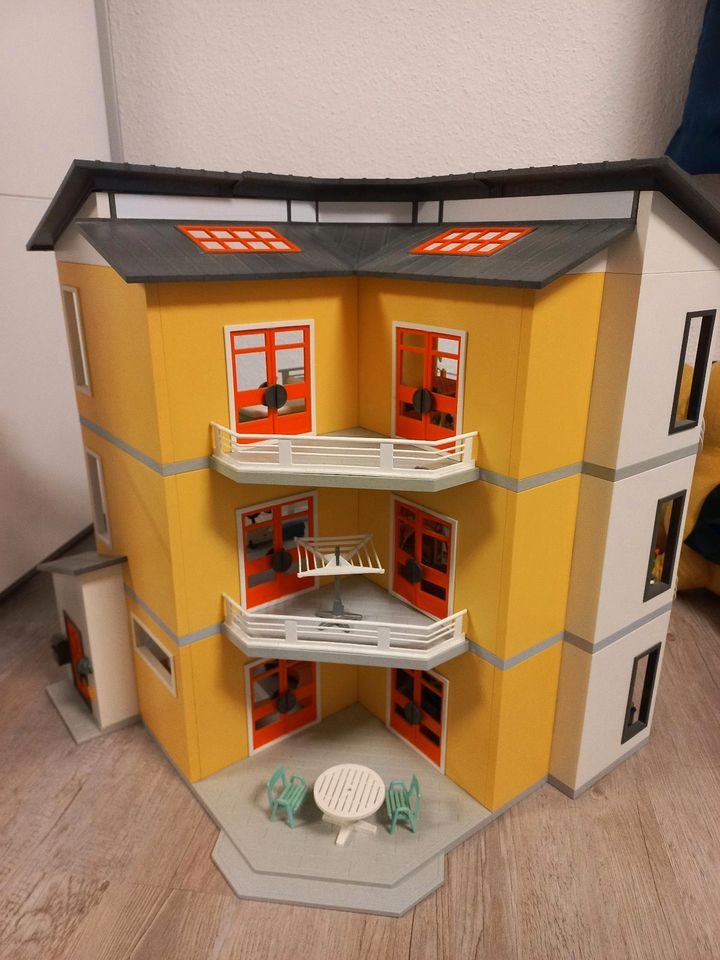 Playmobil Großes Wohnhaus mit ganz viel Zubehör in Radeberg