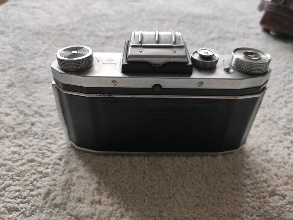 Praktika FX 2 Spiegelreflexkamera mit 135mm Objektiv in Dresden