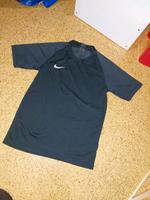 Nike sportshirt gr s/ 152 schwarz Bayern - Jettingen-Scheppach Vorschau