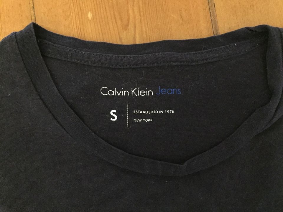 Calvin Klein T-Shirt, blau, Gr. S in Hamburg