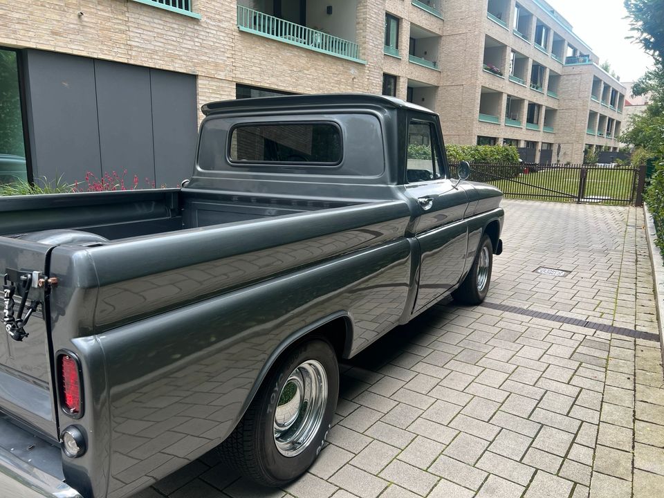 Hot rod-custom-Chevy c10 bj 66 in Tangstedt 