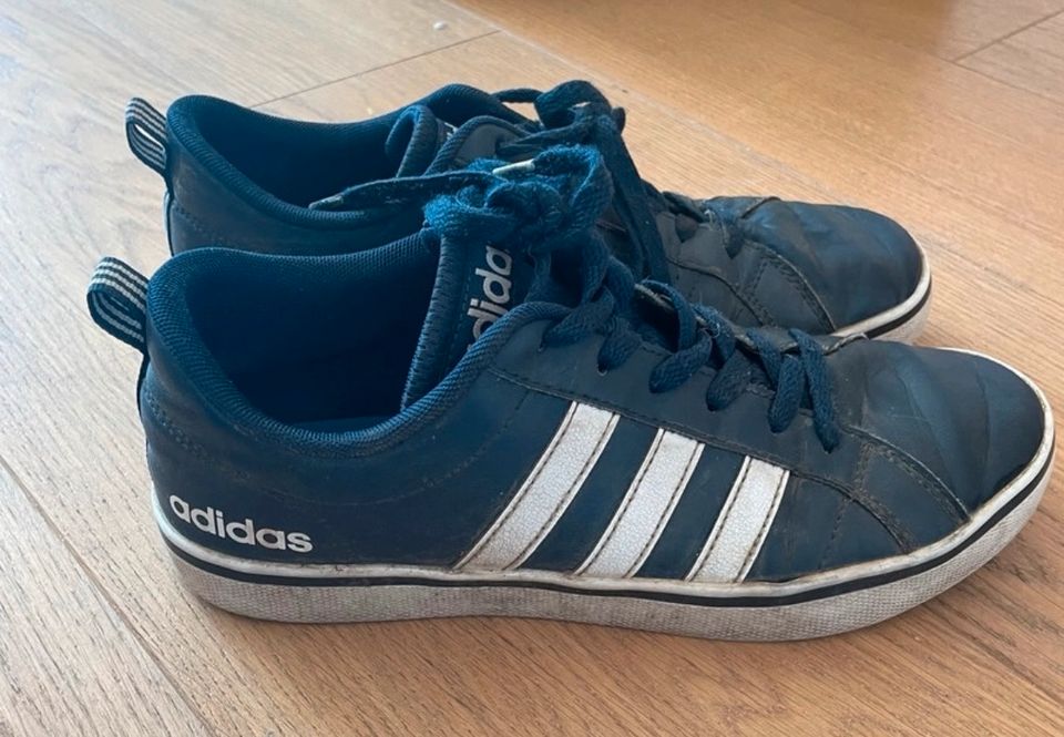 Adidas Schuhe in Wetter (Ruhr)