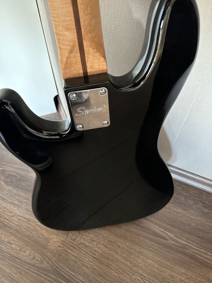 Fender E-Bass Squier in Wolfsburg