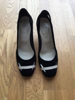 Wie NEU Tods Pumps High Heel Schuhe Gr. 37,5 schwarz Cutouts Hessen - Egelsbach Vorschau