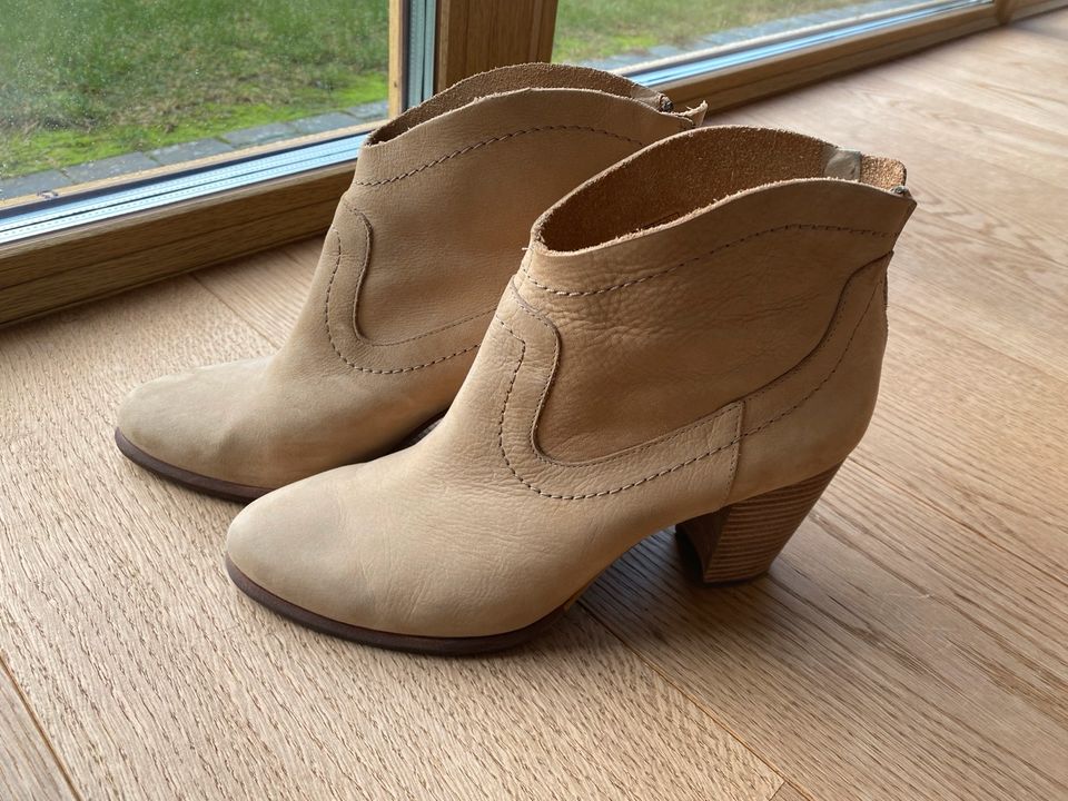 Ugg Schuhe , Stiefeletten Gr.41 in Bremervörde