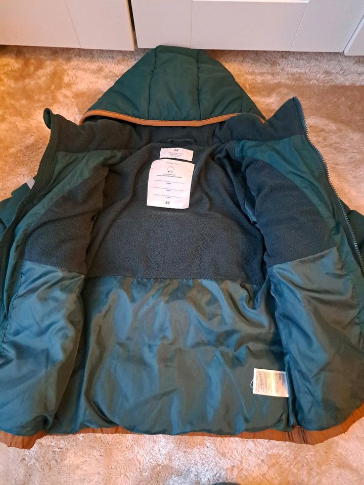 Winterjacke Gr. 122 von H& M in Fürth